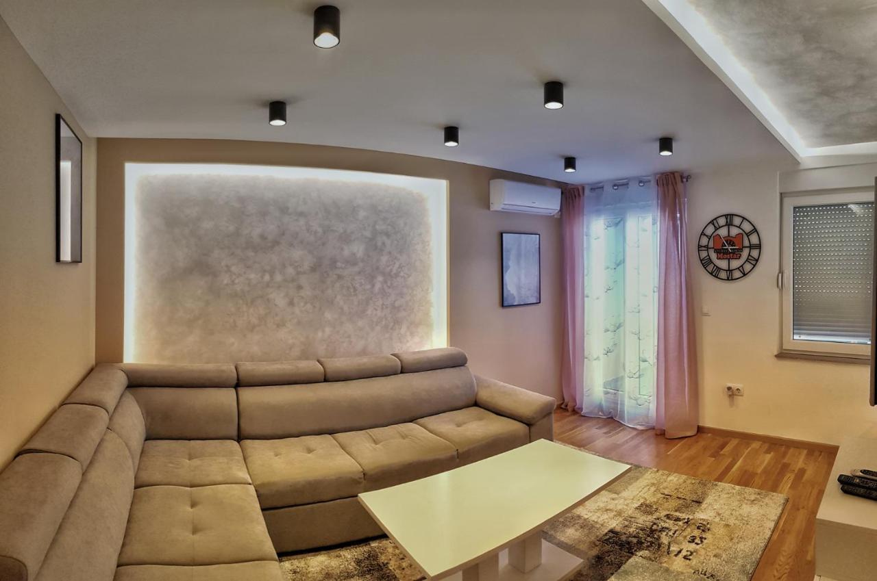 מוסטר Sun Valley Apartments מראה חיצוני תמונה