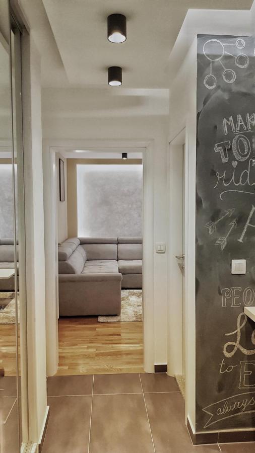 מוסטר Sun Valley Apartments מראה חיצוני תמונה