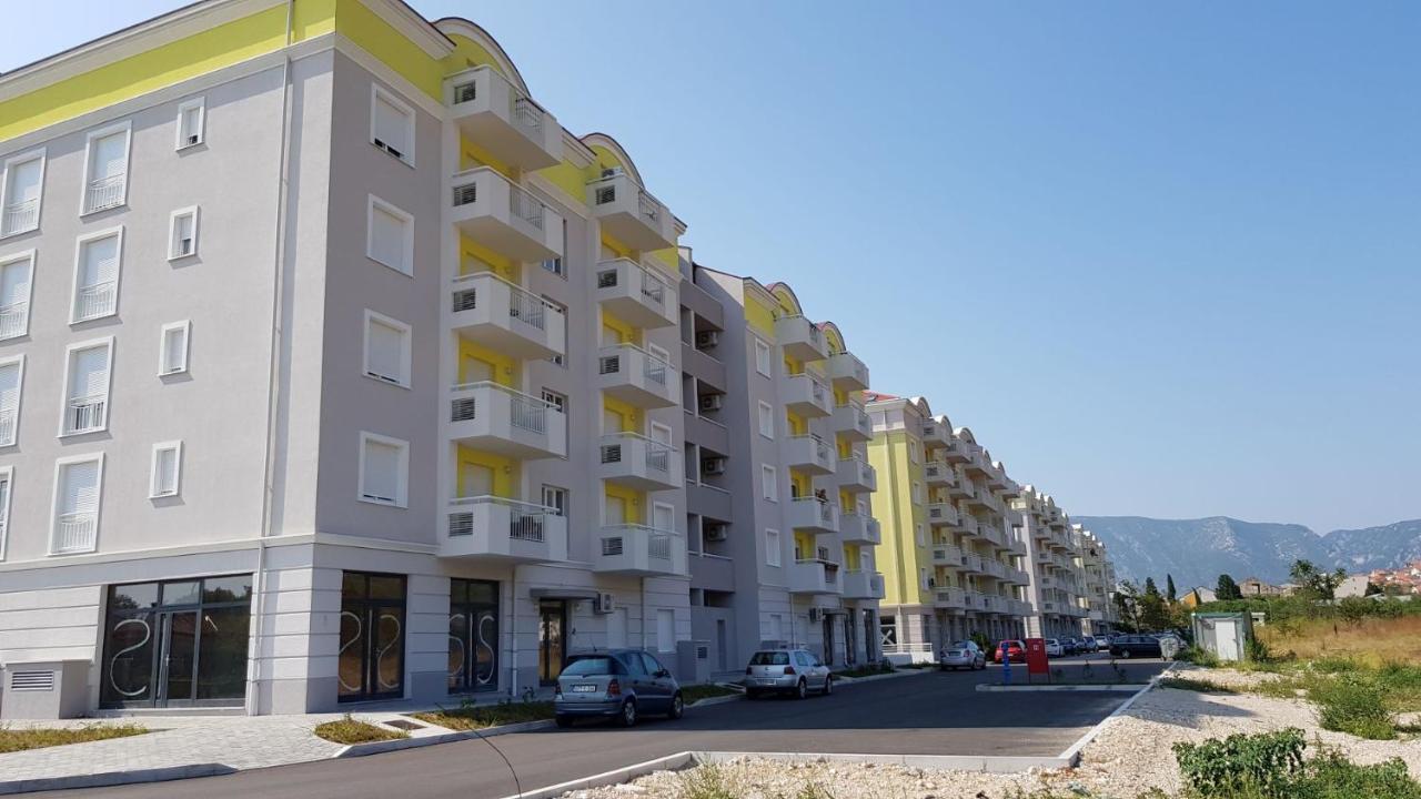 מוסטר Sun Valley Apartments מראה חיצוני תמונה