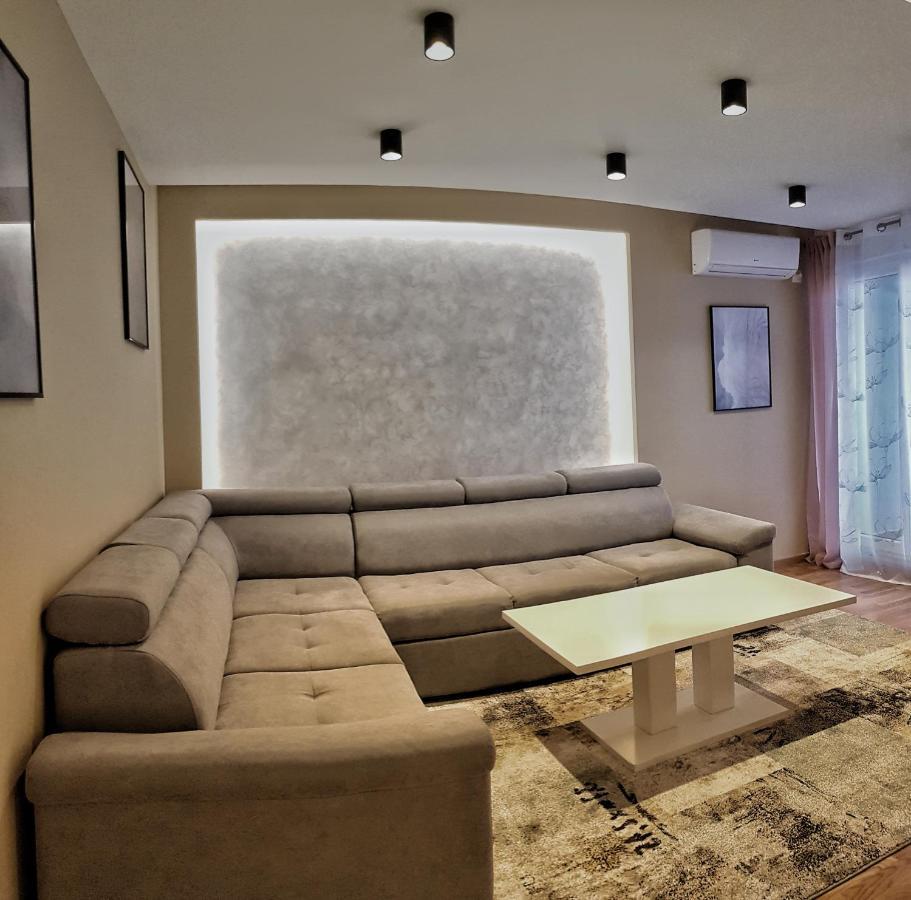 מוסטר Sun Valley Apartments מראה חיצוני תמונה